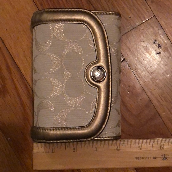 EUC Signature Coach Wallet - Picture 6 of 6